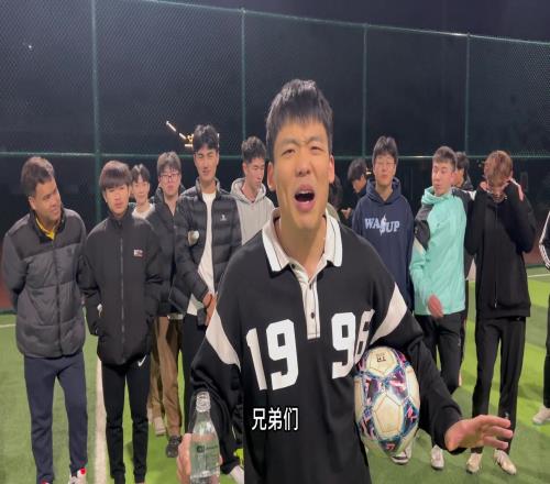 本来以为是搞笑主播,没想到你真会踢球啊!