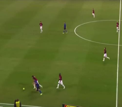 米兰德比名场面!马尔蒂尼VS阿德里亚诺