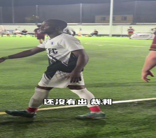 一开口就是地道老北京练足球真是苦,看看都给哥们儿晒成啥样了
