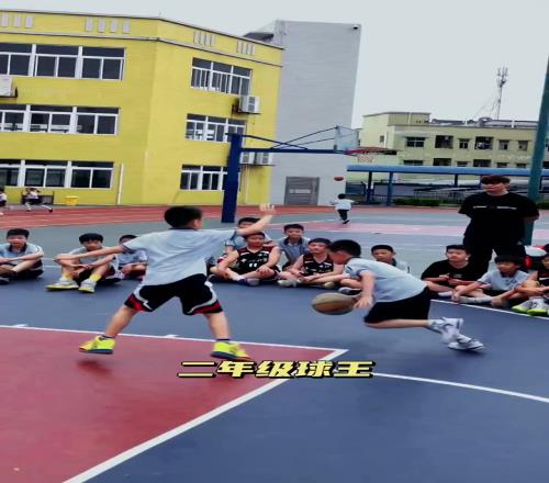 无法想象这是一个二年级小学生的实力,吊打几个六年级的