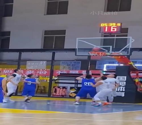 该夸他能抢板呢,还是骂他投篮铁