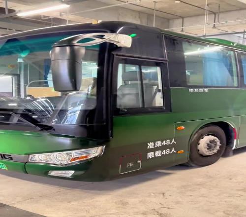 近距离实拍新涂装的国安大巴:正式迈入新能源时代