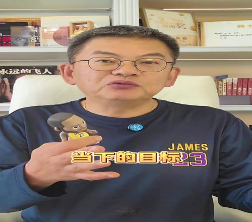 苏群:詹姆斯执行合同不是好消息他这几年呼风唤雨要谁得谁