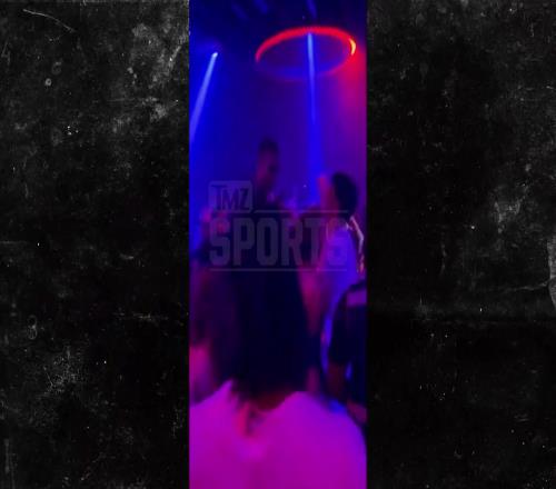 原来是花和尚文班亚马被拍到在日本的夜店里开心玩耍