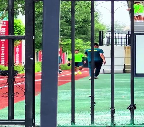 国安博主埃莱夫赛晒视频:国安众将重新集结,伤员陆续回归