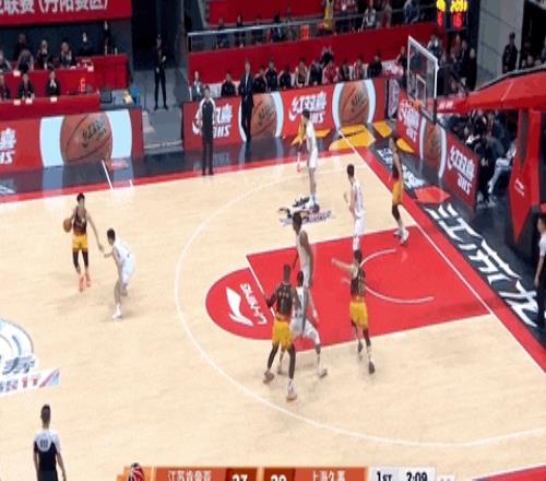 26歲廣西球王，在質(zhì)疑聲中成為本土得分王