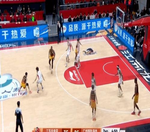 26歲廣西球王，在質(zhì)疑聲中成為本土得分王