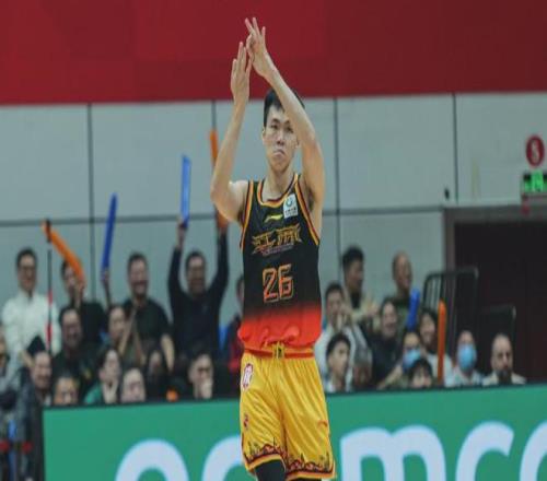 26歲廣西球王，在質(zhì)疑聲中成為本土得分王