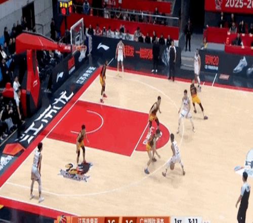 26歲廣西球王，在質(zhì)疑聲中成為本土得分王