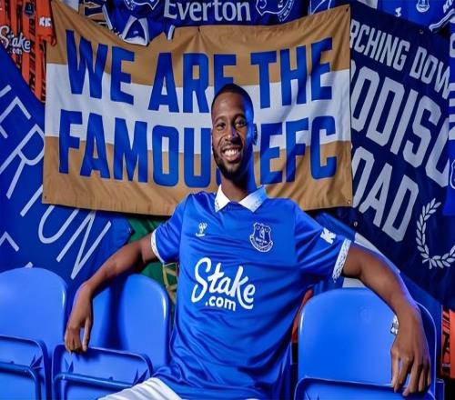 上港正式敲定徐新離隊(duì)的最佳替代者，已讓他轉(zhuǎn)會(huì)加盟，值得期待