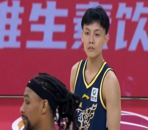 就這還奪冠遭魚腩絕殺輸?shù)帽锴?，杜鋒被張慶鵬上一課，徐杰低迷