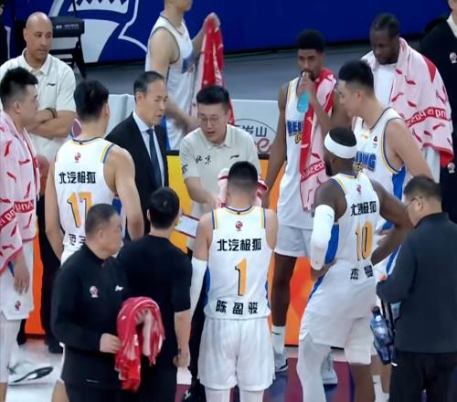 北京輸球揪出最大毒瘤！拿600萬，4中0一分不得，空籃都上不進(jìn)啊