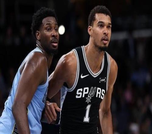 文班復(fù)出30分阿爾達(dá)馬獻(xiàn)制勝蓋帽灰熊主場(chǎng)險(xiǎn)勝馬刺