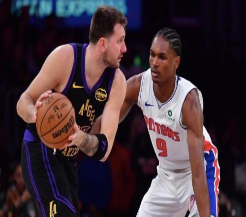 被壓制！湖人12次失誤落后5分：詹姆斯15分，東契奇對(duì)飆康寧漢姆