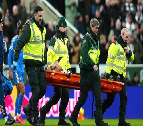 后防又傷一個(gè)，紐卡后衛(wèi)法比安舍爾被擔(dān)架抬離球場