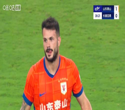 21！山東泰山對(duì)陣長(zhǎng)春亞泰連續(xù)19場(chǎng)不敗，卡米洛斬獲中超首球