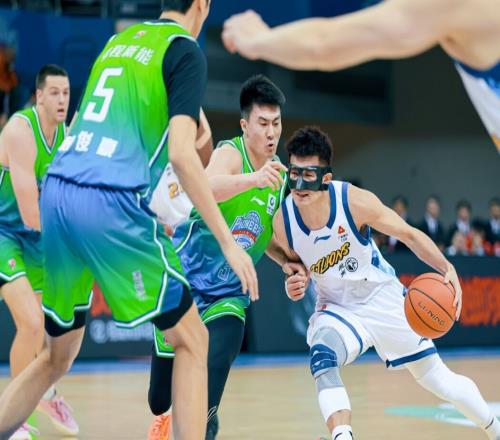 CBA綜述：衛(wèi)冕冠軍登頂榜首，廣東8連勝告一段落，浙江逆轉(zhuǎn)青島