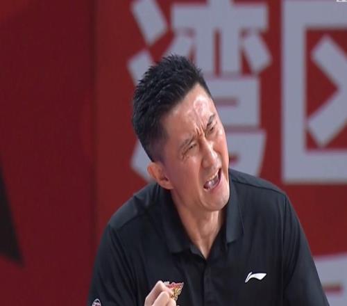 裁判精準(zhǔn)判罰賽后卻被杜鋒追罵！一幕還原真相，看出廣東輸球輸人