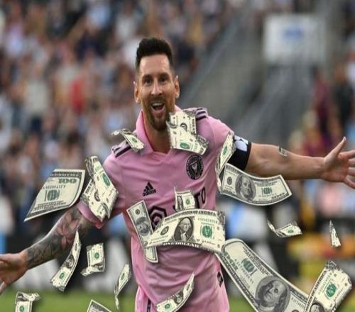 福布斯2025年足球明星收入榜：C羅2.8億美元居首，梅西1.3億