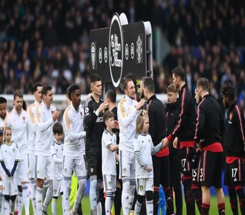 太陽(yáng)報盤(pán)點(diǎn)玫瑰德比恩怨：查爾頓和妻子在利茲聯(lián)主場(chǎng)被潑熱茶