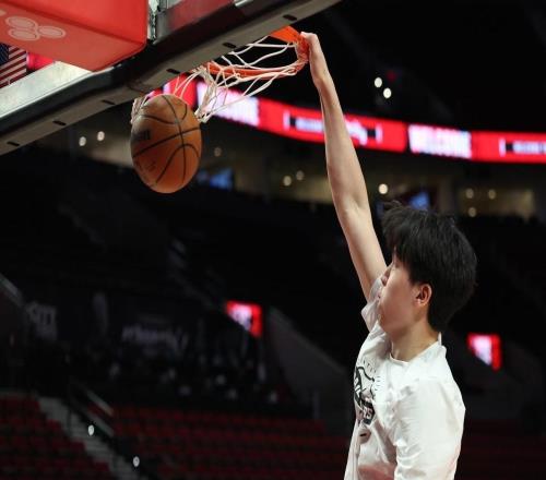 開(kāi)拓者VS火箭二番戰(zhàn)，楊瀚森再戰(zhàn)杜蘭特，教練表態(tài)，小楊目標(biāo)8+5