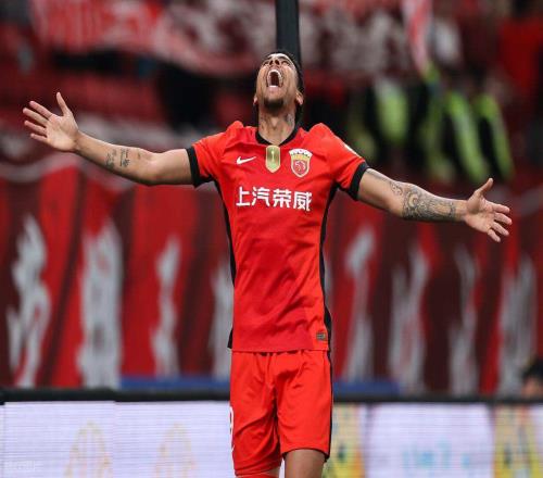 上港中鋒成中超冬窗大魚，申花和大連都可以考慮引進(jìn)他，值得期待