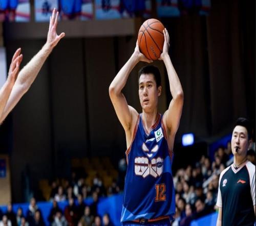 15戰(zhàn)全敗四川男籃官宣：李金效左跟腱部分撕裂預(yù)計傷停68周