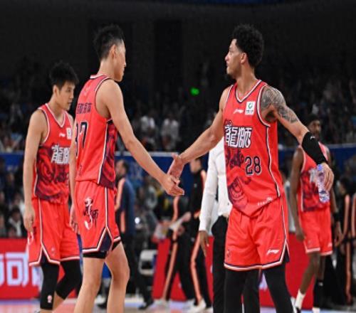 蓋帽第1，洋帥質(zhì)問CBA“他為何不是最佳防守隊(duì)員”，無意打臉杜鋒