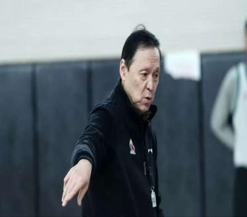 2勝11負(fù)到4連勝！過(guò)山車(chē)式反撲，最大功臣竟是69歲老帥，太神奇了