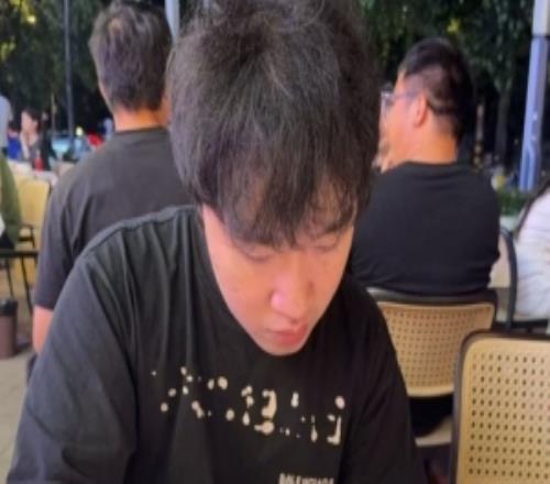 Wink吃飯偶遇街頭表演：這個火男是得跳一下才能放技能嗎