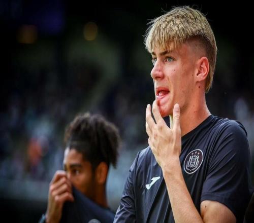 德天空：德甲三強(qiáng)爭(zhēng)奪17歲中場(chǎng)德卡特，安德萊赫特要價(jià)2500萬(wàn)