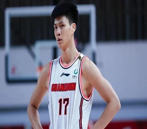 定了！廣東宏遠(yuǎn)冠軍后衛(wèi)加盟山東球隊(duì)，昔日杜鋒愛徒卻被買斷合同