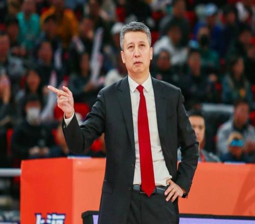 世預(yù)賽名單大調(diào)整，周琦、趙睿受傷，余嘉豪召回，深圳雙星有機(jī)會(huì)