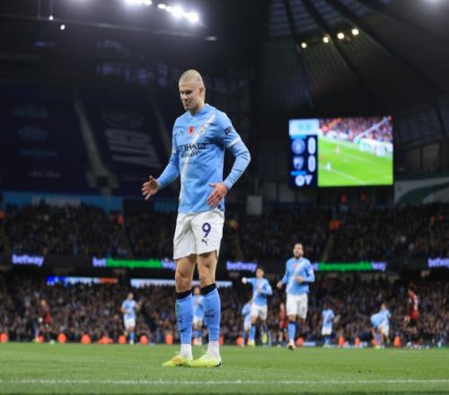 31！哈蘭德梅開二度+10輪13球，曼城終結(jié)大黑馬不敗，緊追阿森納