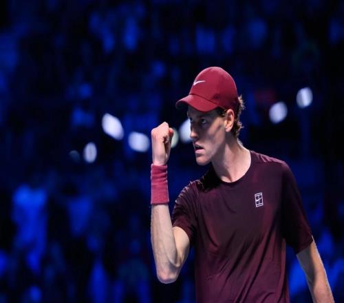 搶七后碾壓，辛納擊敗阿利亞西姆迎年終總決賽開(kāi)門(mén)紅