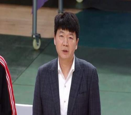 2場(chǎng)三分11中1山東男籃外援選錯高詩(shī)巖只想證明自己缺護筐藍領(lǐng)