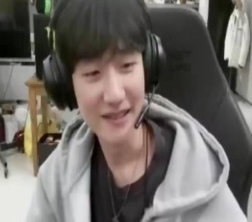 Peanut直播向觀眾粉絲告別：職業(yè)選手韓旺乎跟大家道別辛苦了！