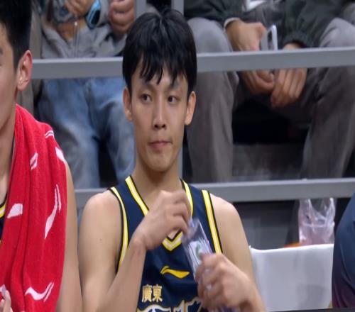 48犯52罰！慘遭約克加時(shí)絕殺，廣東3人要背鍋，胡明軒首當其沖