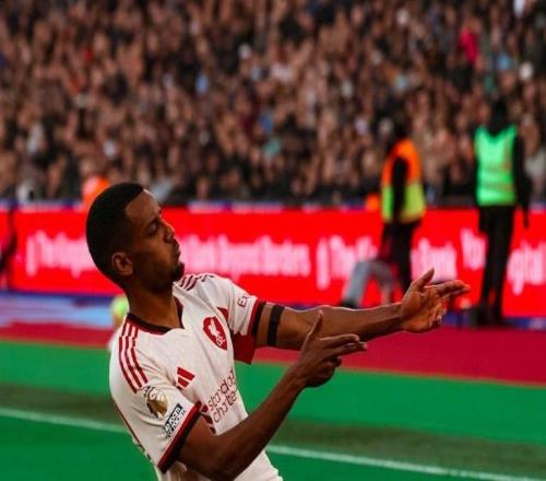 雪藏薩拉赫激活兩大億元先生，伊薩克處子球，利物浦20終結(jié)3連敗