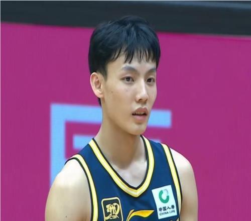 單節(jié)轟16分！廣東隊新“王牌”球員出爐，球隊地位將超過胡明軒