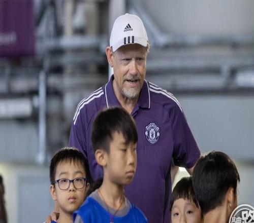 舒梅切尔：曼联现在需要卡里克那样的球员，连接起前场和后场