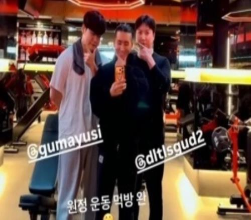 把哥哥也叫上了！Gumayusi分享與“大呂布”、健身教練合影