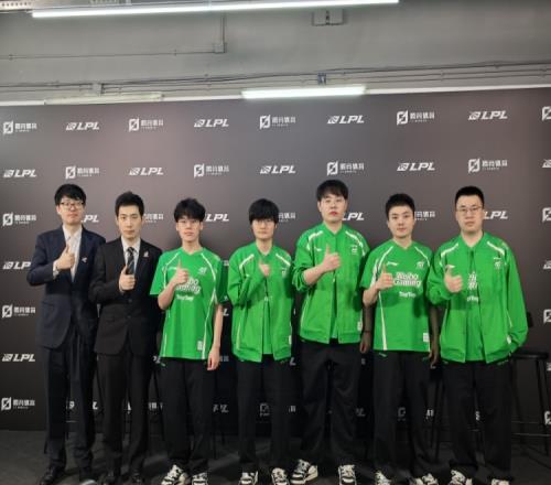 WBG赛后群访教练：赢了强队之后气势打出来了这很关键