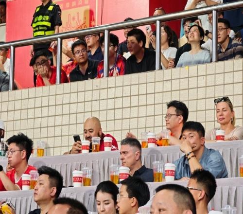来考察谁U22国足主帅安东尼奥现场观战铜梁龙vs定南赣联