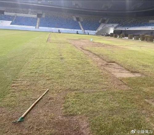 此前剛辦完演唱會(huì)！官方：因草坪問題，深圳新鵬城vs三鎮(zhèn)比賽延期