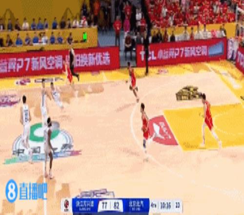 動(dòng)作太大！杰曼破壞廣廈快攻推飛孫銘徽被吹違體犯規(guī)