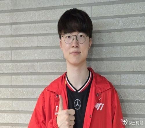 媒體人談Faker祝賀Uzi：全球各賽區(qū)都恭喜只有我們這里環(huán)境特殊