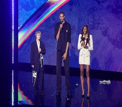 新寵！NBA新轉(zhuǎn)播商NBC將為文班拍紀錄片目標將其塑造為文化偶像