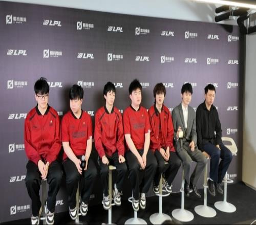 FPX赛后群访shad0w：打大王都这么刺激打其他队压力就没那么大