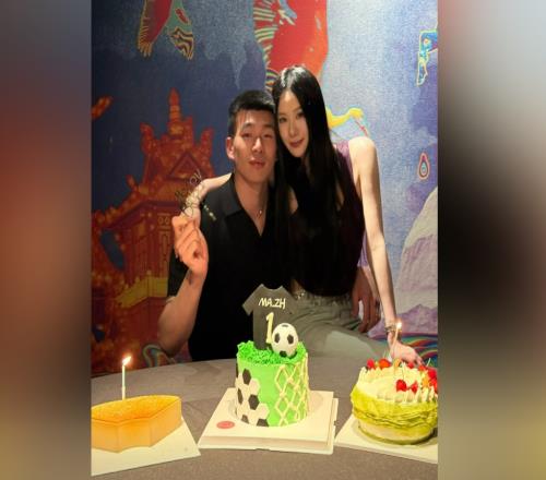 異地戀不容易范志毅女兒休賽期與未婚夫馬鎮(zhèn)相聚，為他過生日